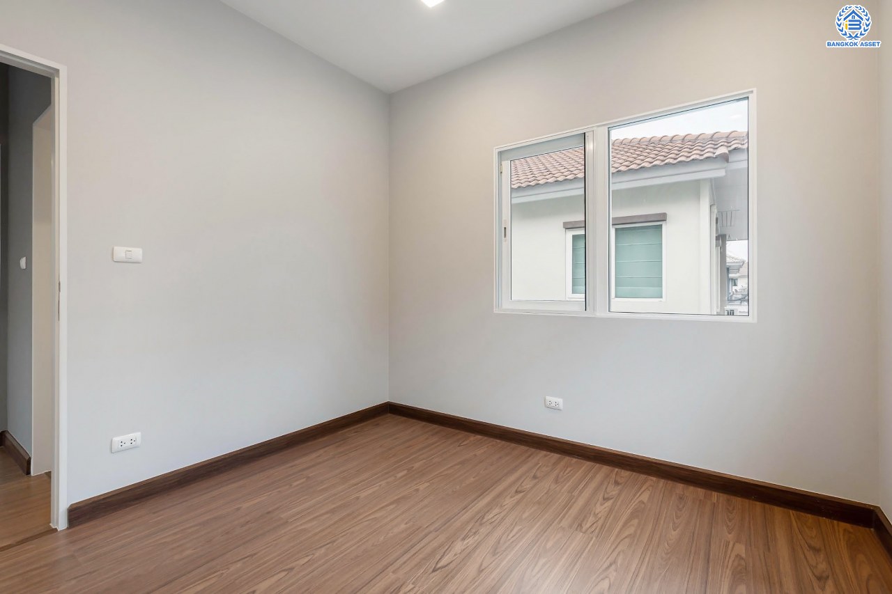 บ้านมือสองตกแต่งใหม่ โครงการ สราญสิริ ติวานนท์-แจ้งวัฒนะ2 หลังมุม เนื้อที่ 56.5 ตร.ว. ดีไซน์ตอบทุกไลฟ์สไตล์ ฟังก์ชัน 3 ห้องนอน 3 ห้องน้ำ จอดรถได้ 2 คัน Living ชั้นบนกว้างขวาง บนทำเลติดถนนใหญ่ เชื่อมต่อทุกเส้นทาง ใกล้จุดขึ้นทางด่วน "ศรีสมาน"